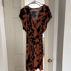 Elegant Nine West Black and Brown Wrap Dress